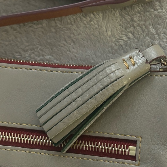 Dooney & Bourke Florentine Pocket Crossbody Ecru excellent like new condition - Picture 8 of 10